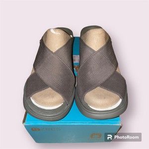 BZees Women's Desire Slides Sandal. Morel. Size 9 US.